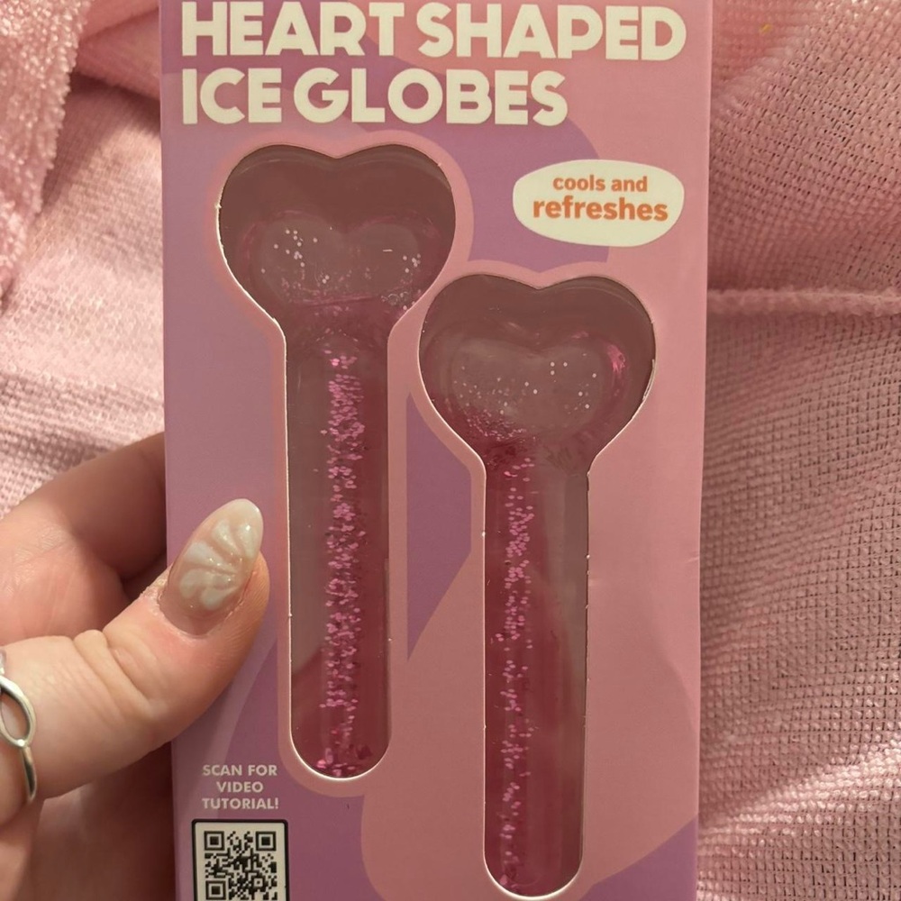 COPY - 🛍️ Pink Heart shaped ice globes